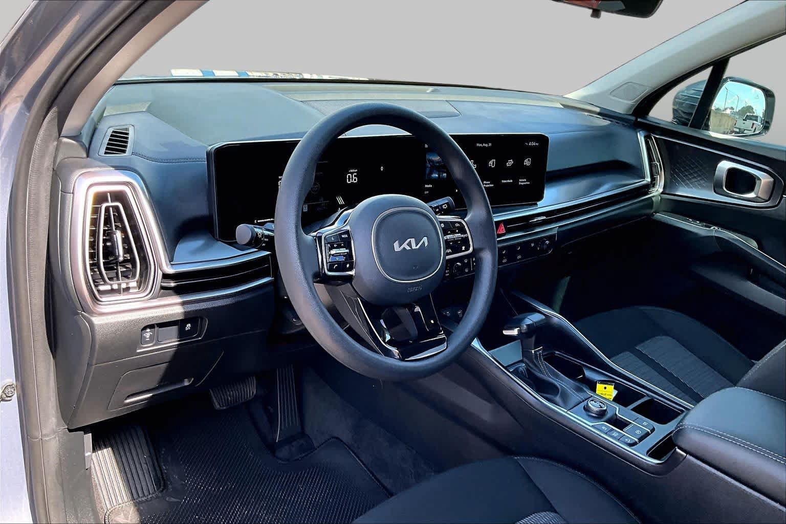 Used 2025 Kia Sorento LX FWD image 18