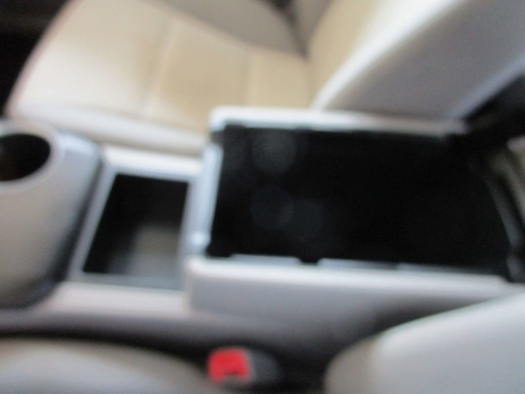 Used 2012 Toyota Camry L image 34