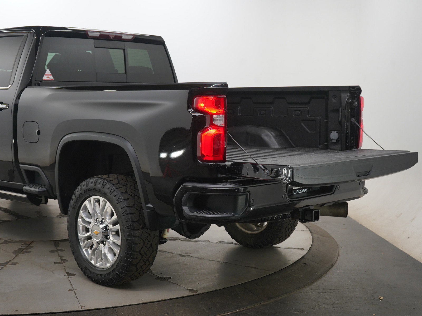 Used 2021 Chevrolet Silverado 2500 High Country w/ Safety Package II image 9