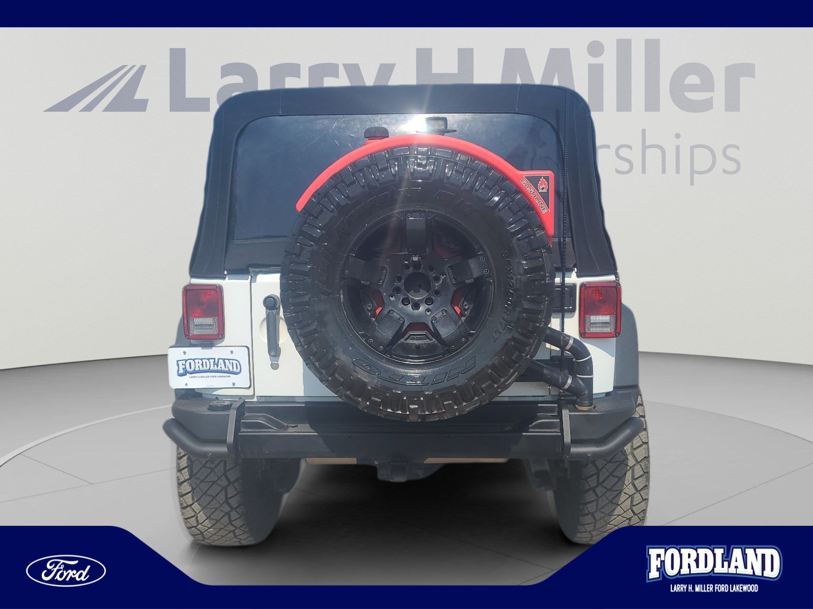 Used 2015 Jeep Wrangler Unlimited Rubicon w/ Dual Top Group AWD/4WD image 4