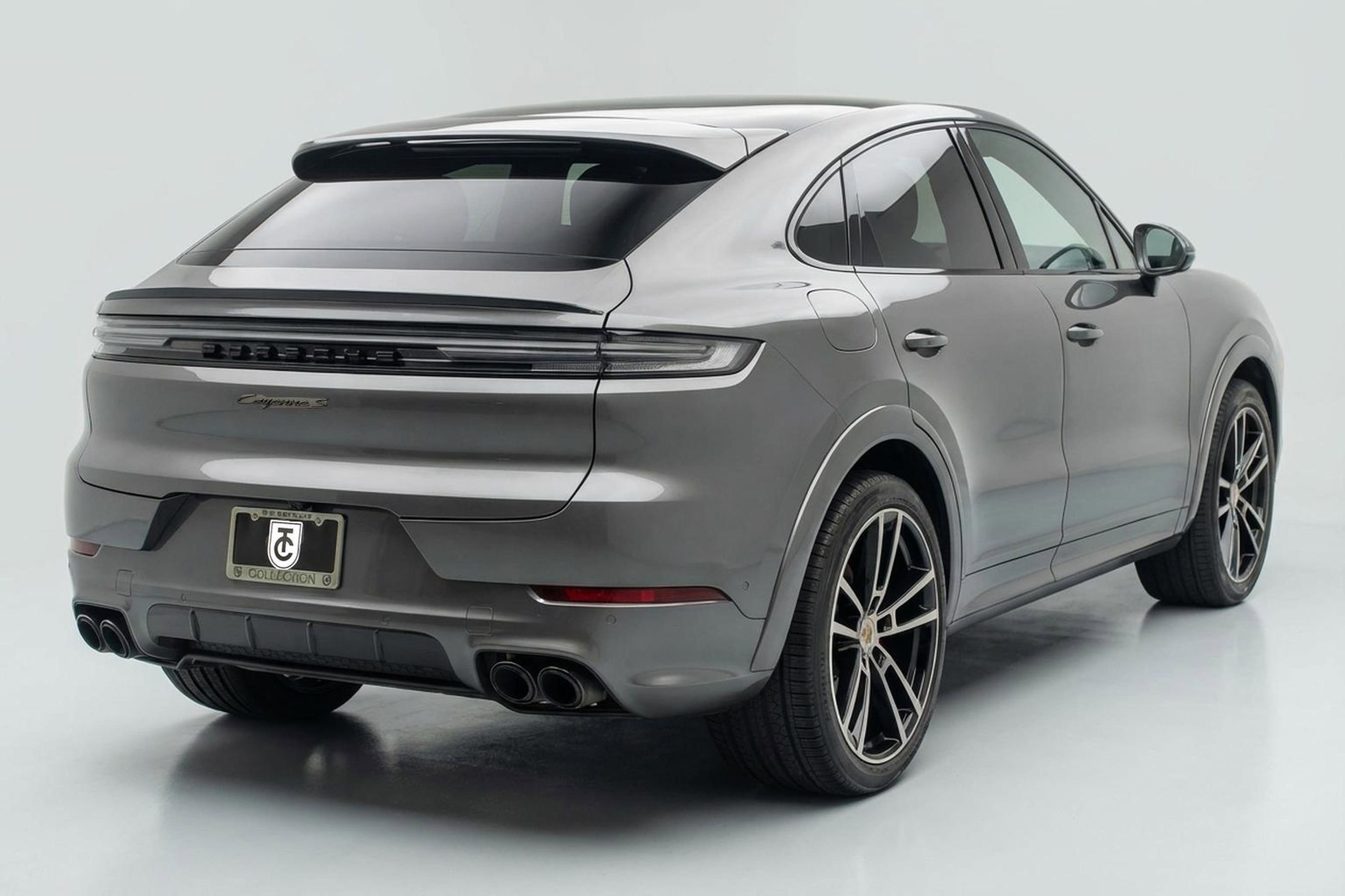 Used 2025 Porsche Cayenne S image 3