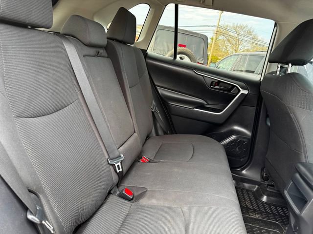 Used 2019 Toyota RAV4 LE AWD/4WD image 14