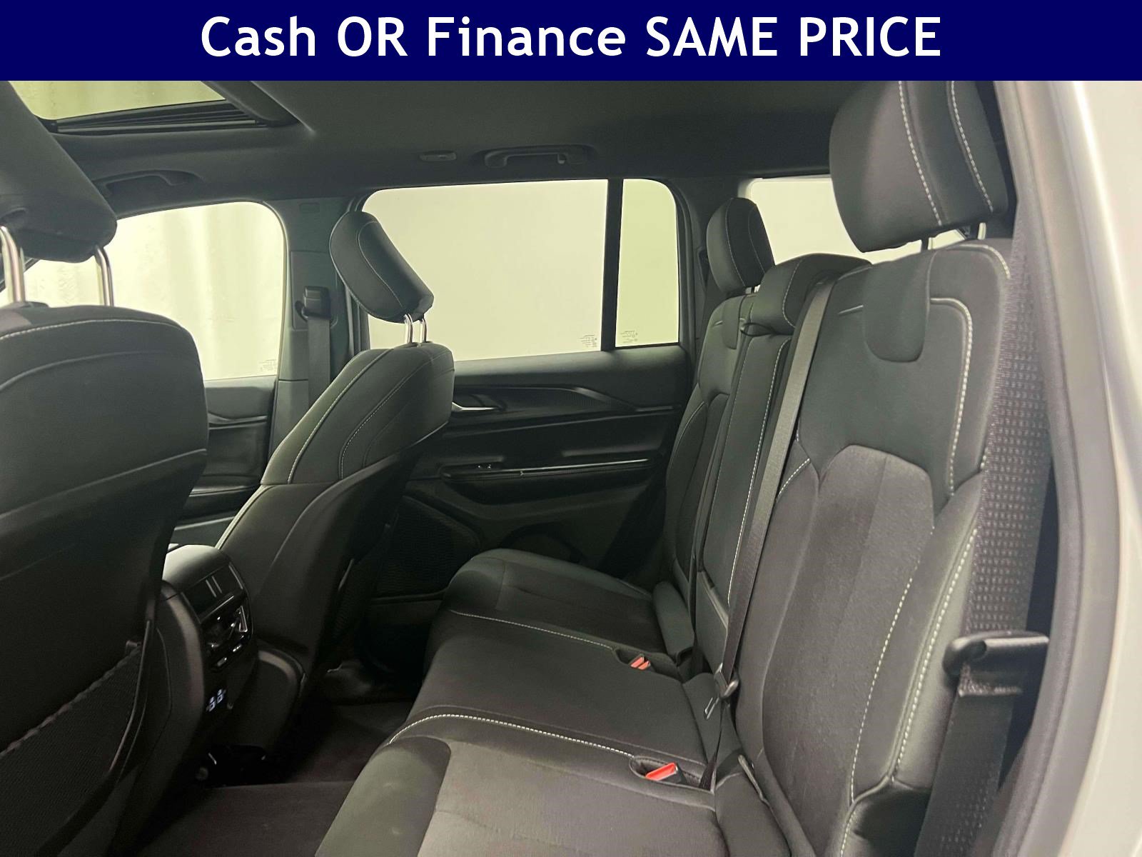 Used 2025 Jeep Grand Cherokee Laredo X w/ Luxury Tech Group I AWD/4WD image 16
