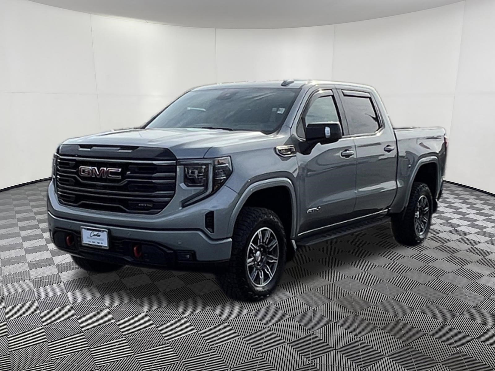 Used 2025 GMC Sierra 1500 AT4 w/ Technology Package AWD/4WD image 3