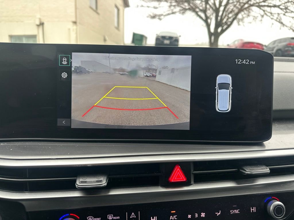 Used 2024 Kia Sorento S image 19