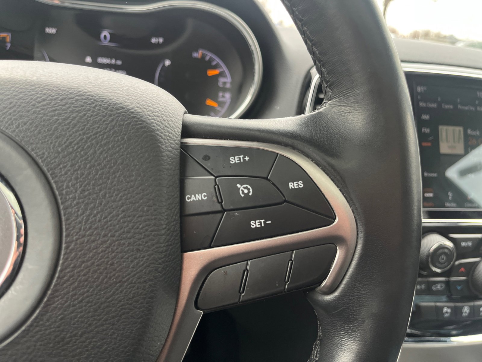 Used 2019 Jeep Grand Cherokee Limited w/ Luxury Group II image 18