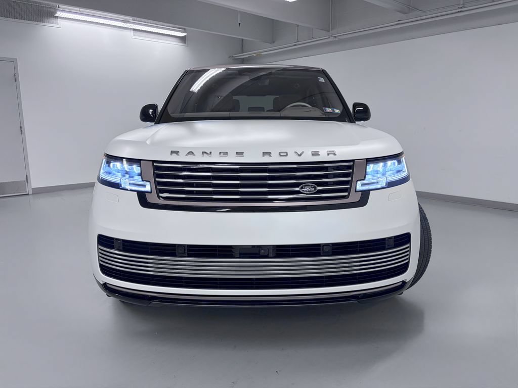 Used 2023 Land Rover Range Rover SV AWD/4WD image 3