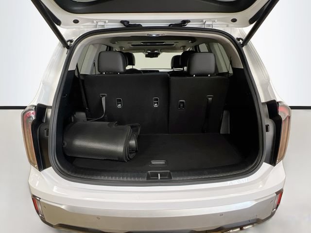 Certified 2024 Kia Telluride EX w/ EX Captain's Chair Package FWD image 28