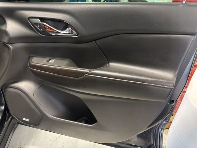 Used 2017 GMC Acadia SLT image 29