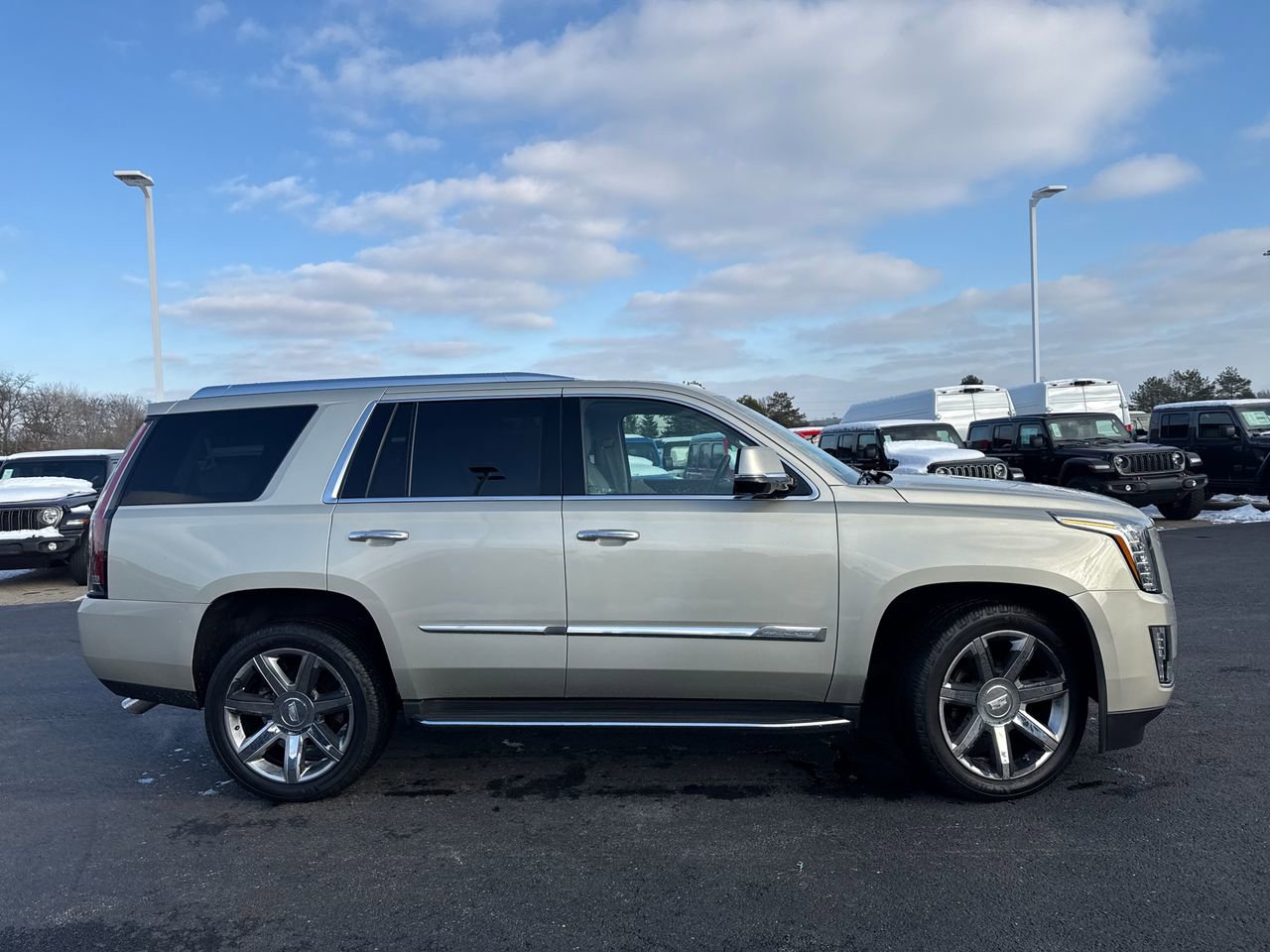 Used 2016 Cadillac Escalade Premium image 2