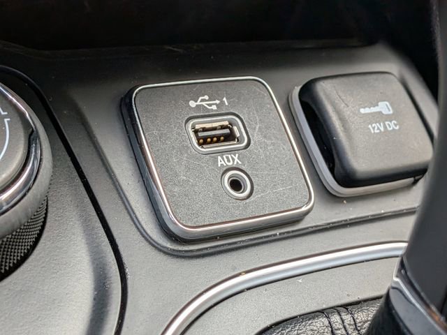 Used 2021 Jeep Cherokee Latitude Plus AWD/4WD image 21