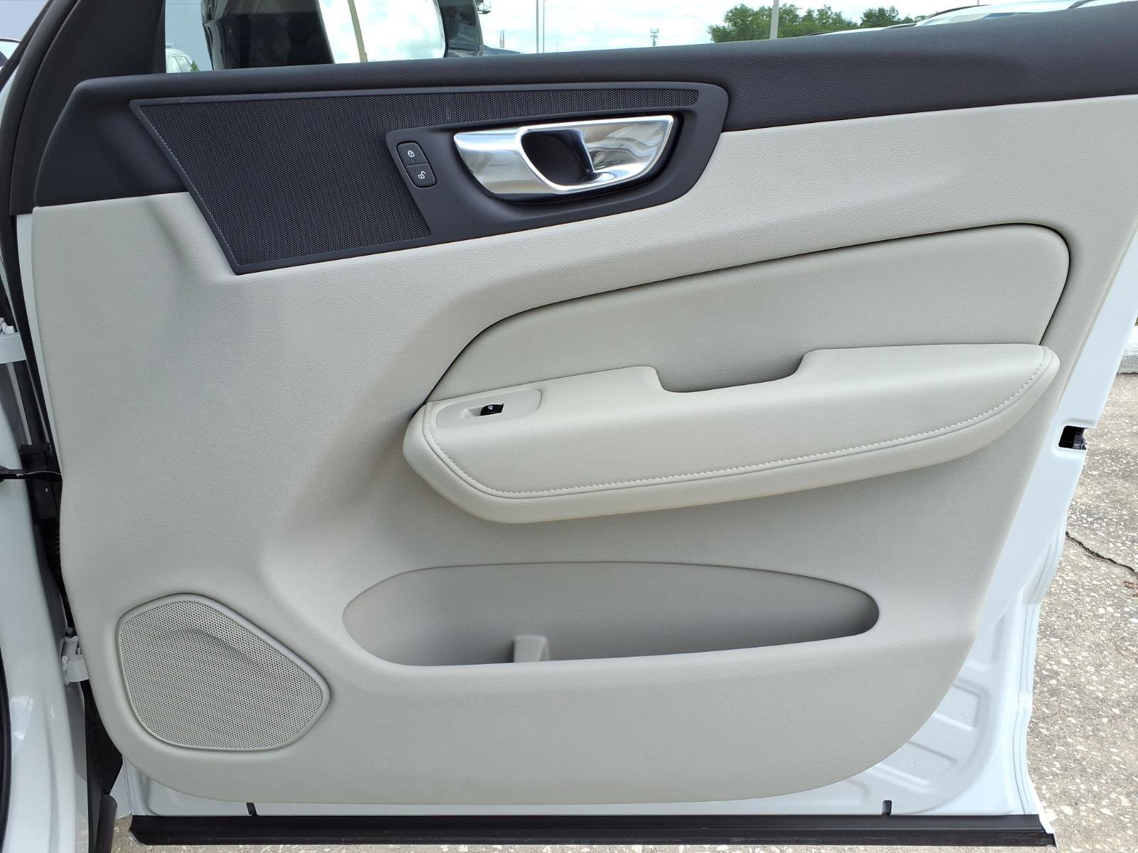 Certified 2025 Volvo XC60 B5 Core w/ Protection Package AWD/4WD image 13