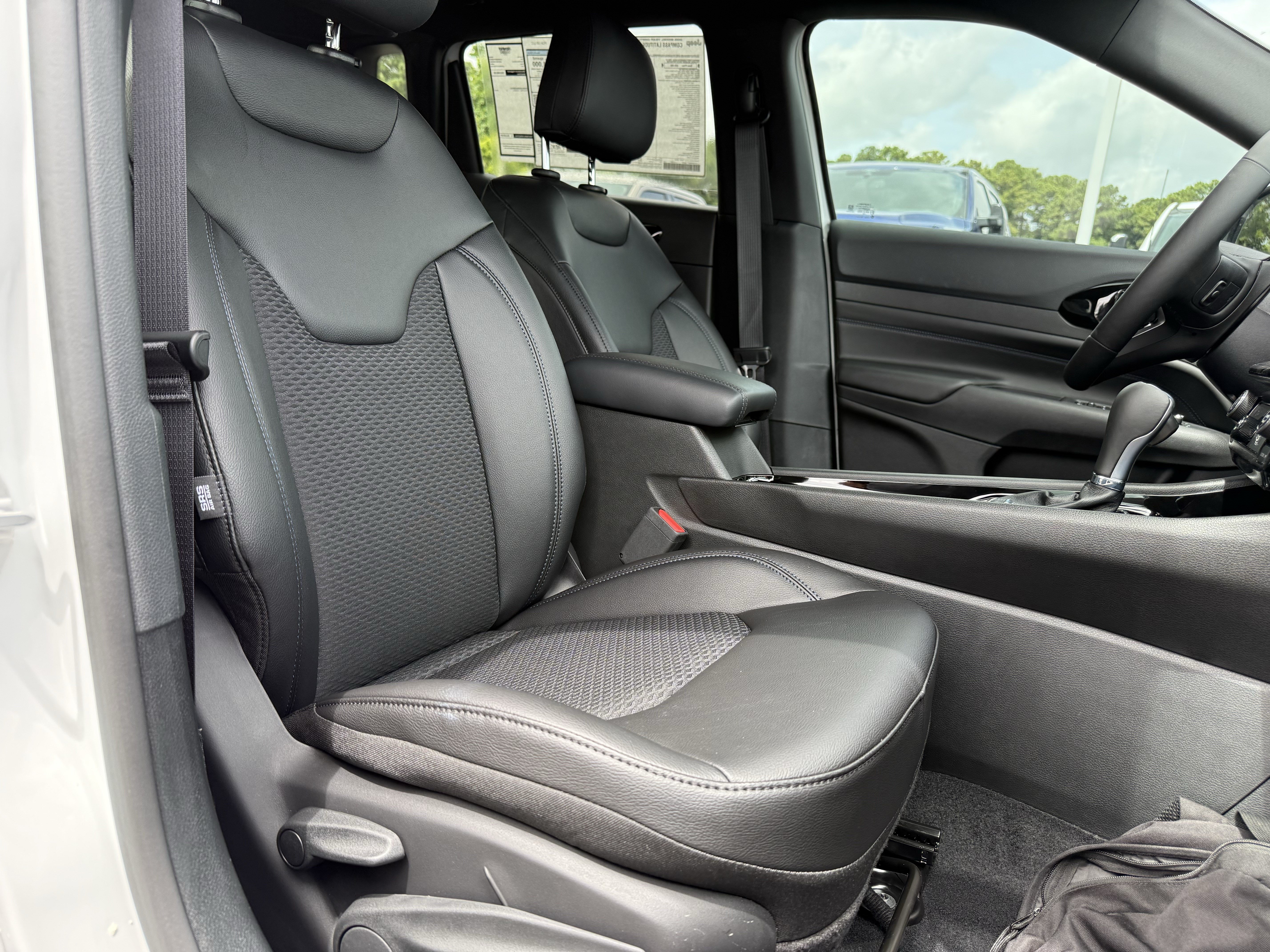 New 2026 Jeep Compass Latitude AWD/4WD image 32
