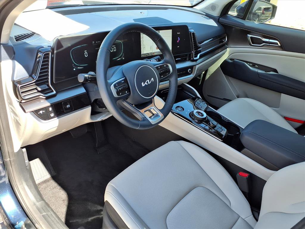 Used 2025 Kia Sportage EX image 16