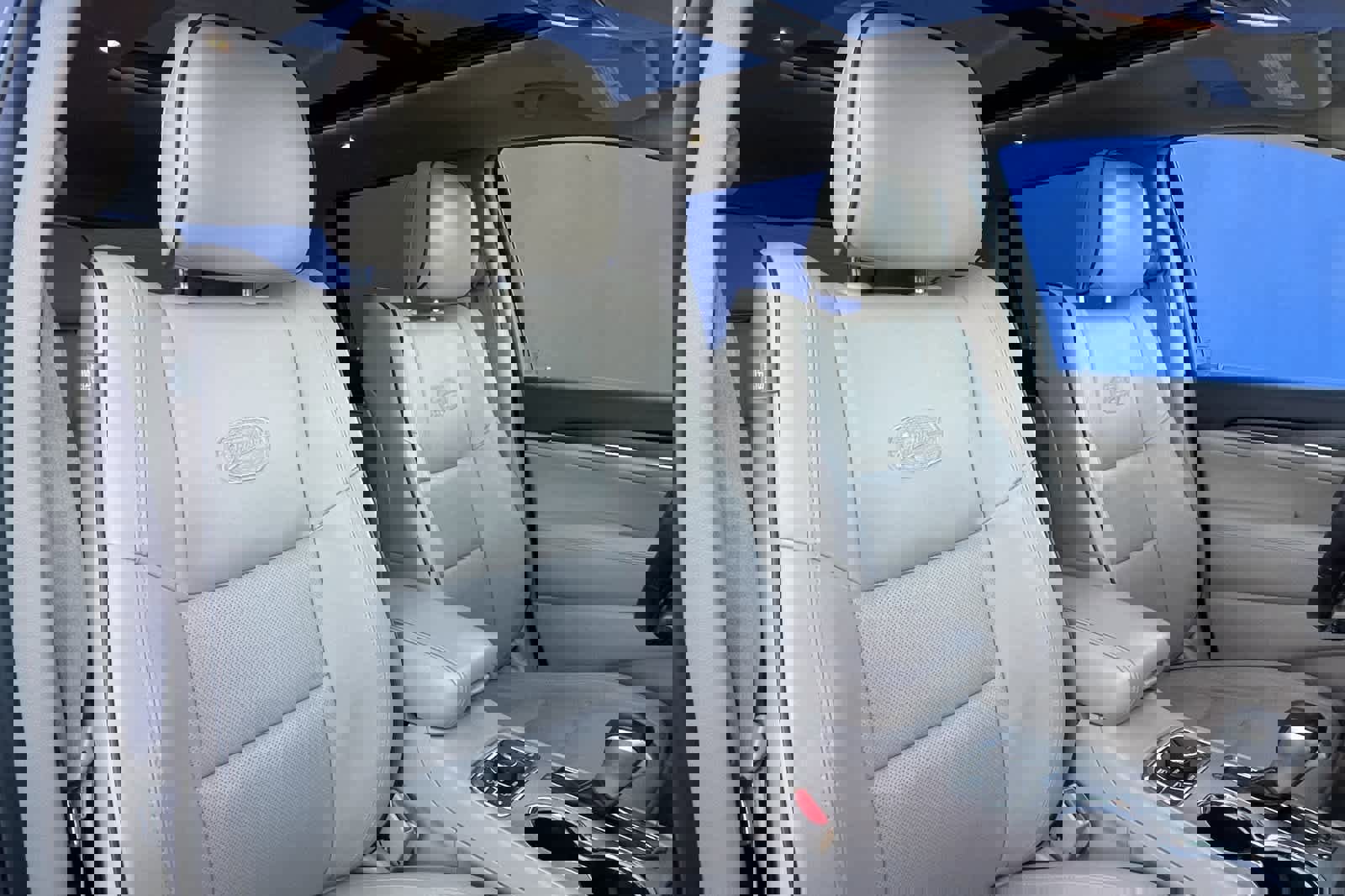 Used 2017 Jeep Grand Cherokee Overland w/ Jeep Active Safety Group image 29