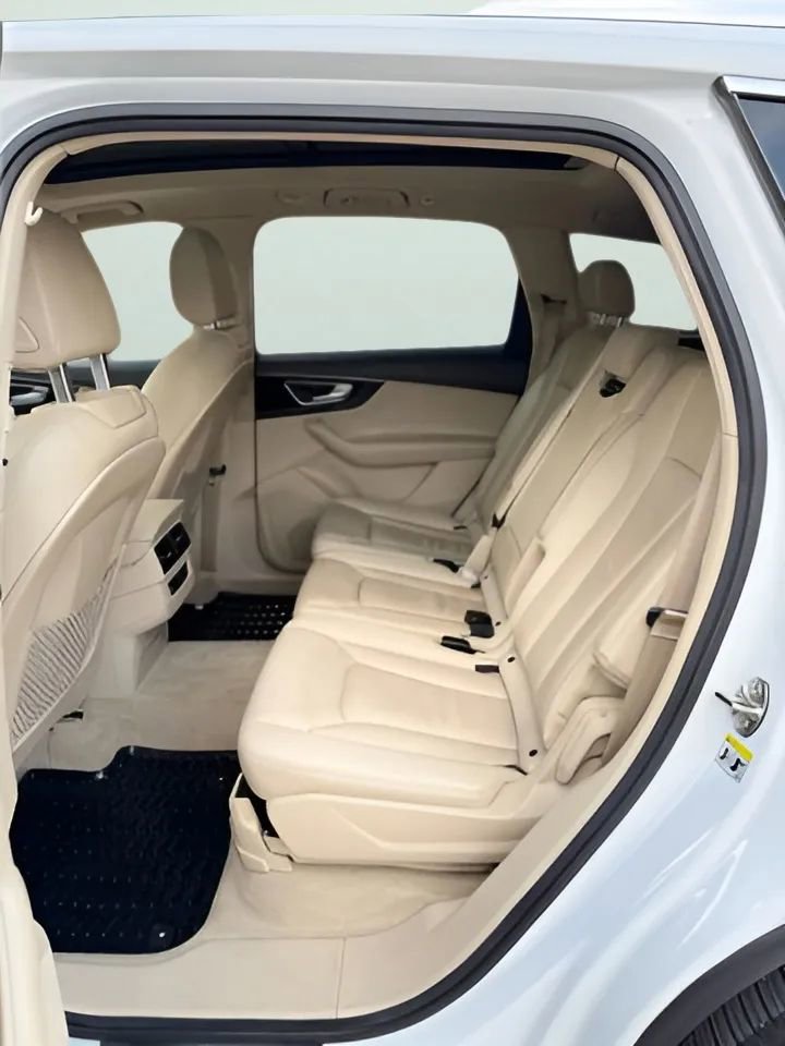 Used 2017 Audi Q7 3.0T Premium Plus w/ Premium Plus Package image 17