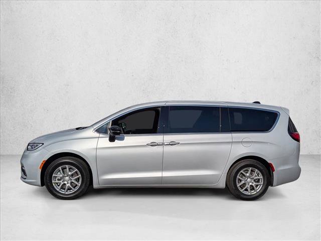 New 2026 Chrysler Pacifica Select image 5