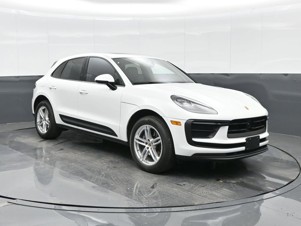 Certified 2025 Porsche Macan AWD/4WD image 11