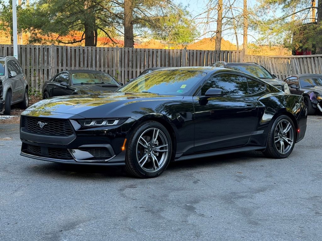 Used 2024 Ford Mustang Coupe RWD image 3