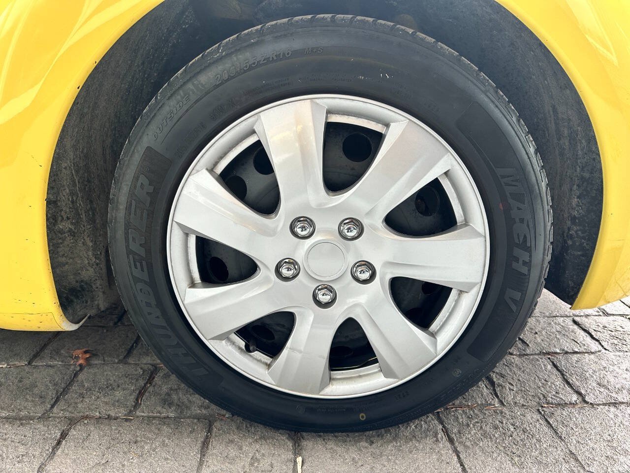Used 2005 Volkswagen Beetle GL FWD image 9