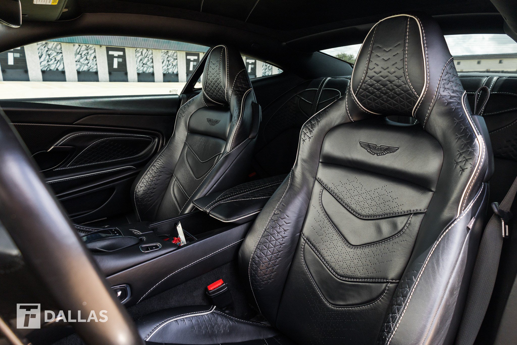 Used 2019 Aston Martin DBS Superleggera RWD image 4