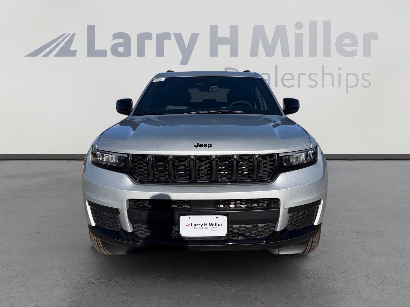 New 2025 Jeep Grand Cherokee L Altitude AWD/4WD image 9