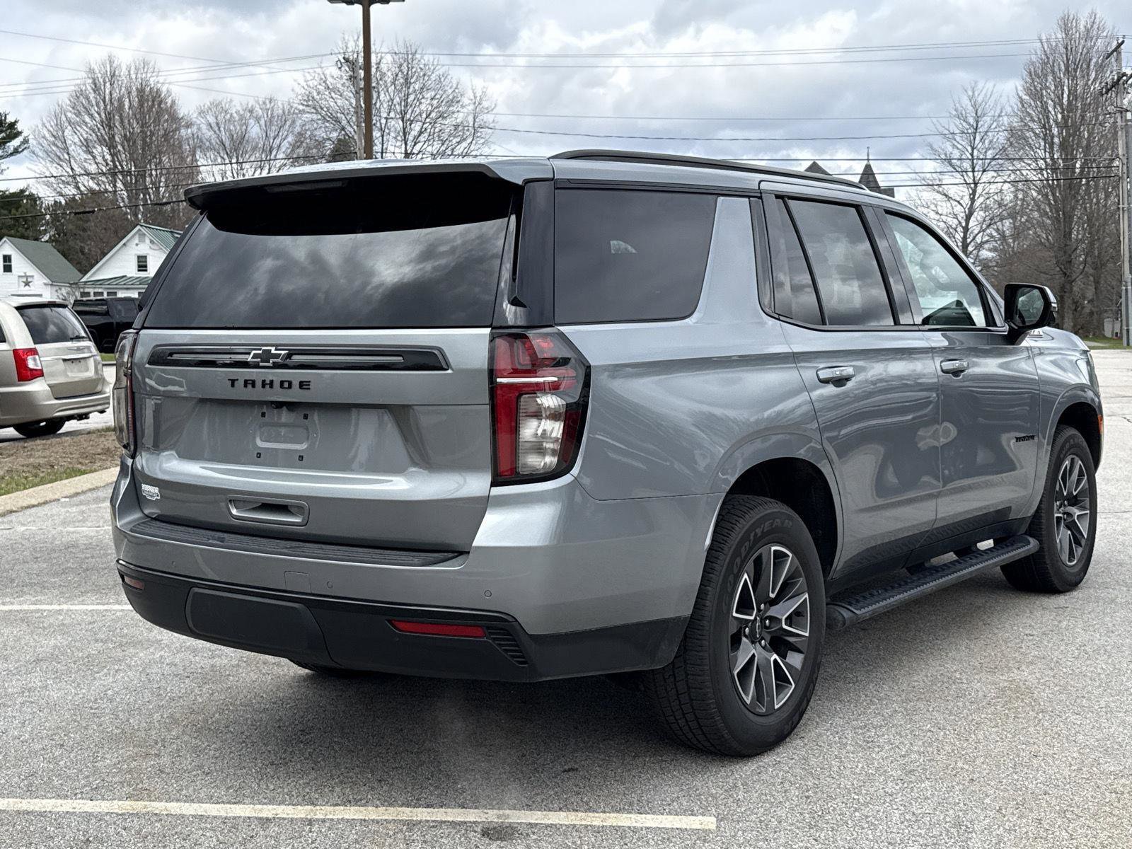 Used 2023 Chevrolet Tahoe Z71 w/ Luxury Package AWD/4WD image 6