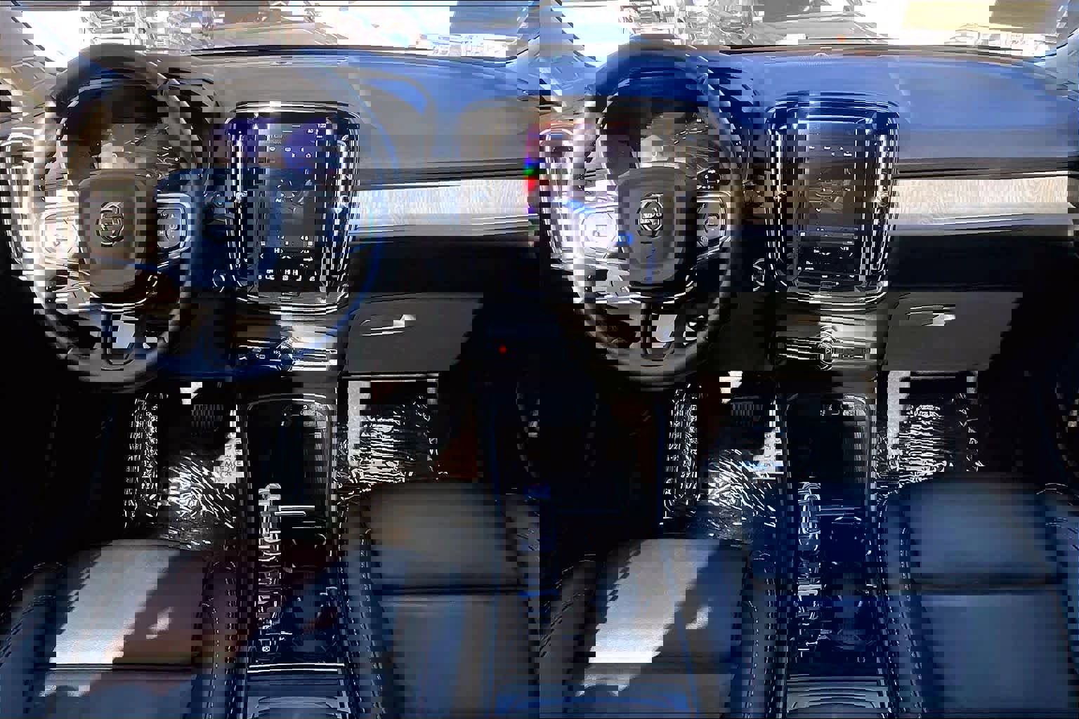 Used 2023 Volvo XC40 B5 Plus w/ Driver Assist Package image 15