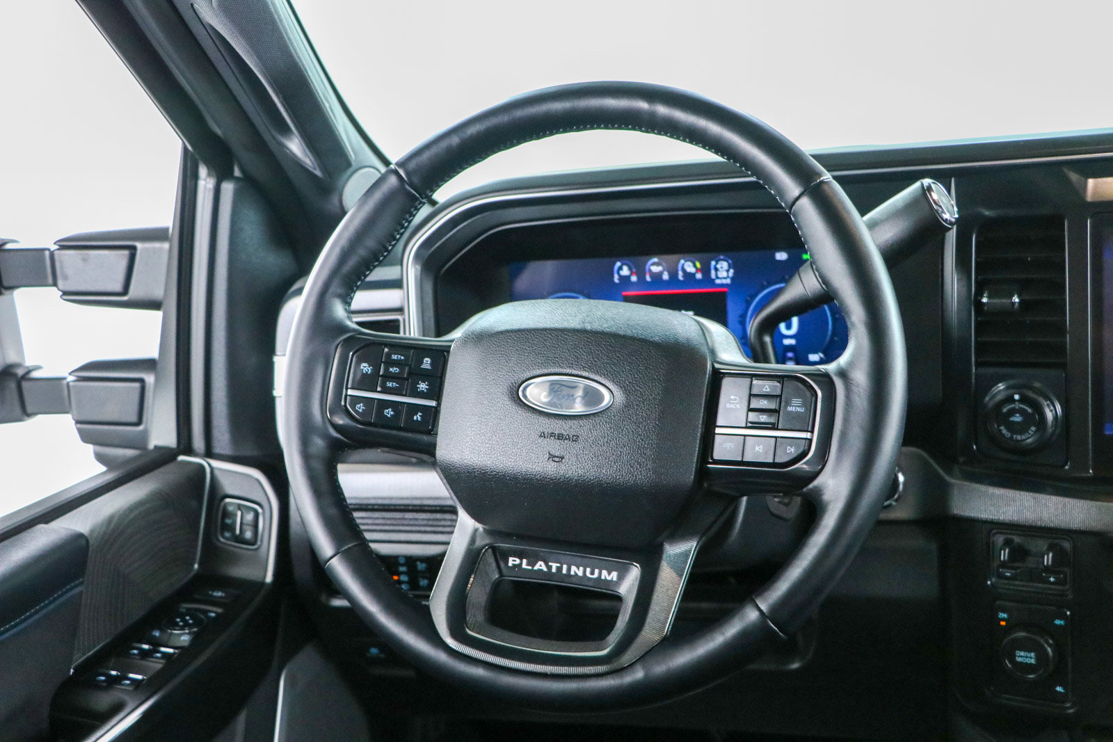 Used 2025 Ford F450 Platinum w/ FX4 Off-Road Package AWD/4WD image 13