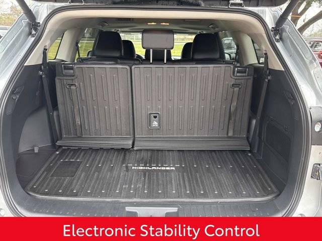 Used 2025 Toyota Highlander XLE image 14