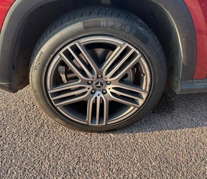 Used 2024 Mercedes-Benz GLS 450 4MATIC image 11