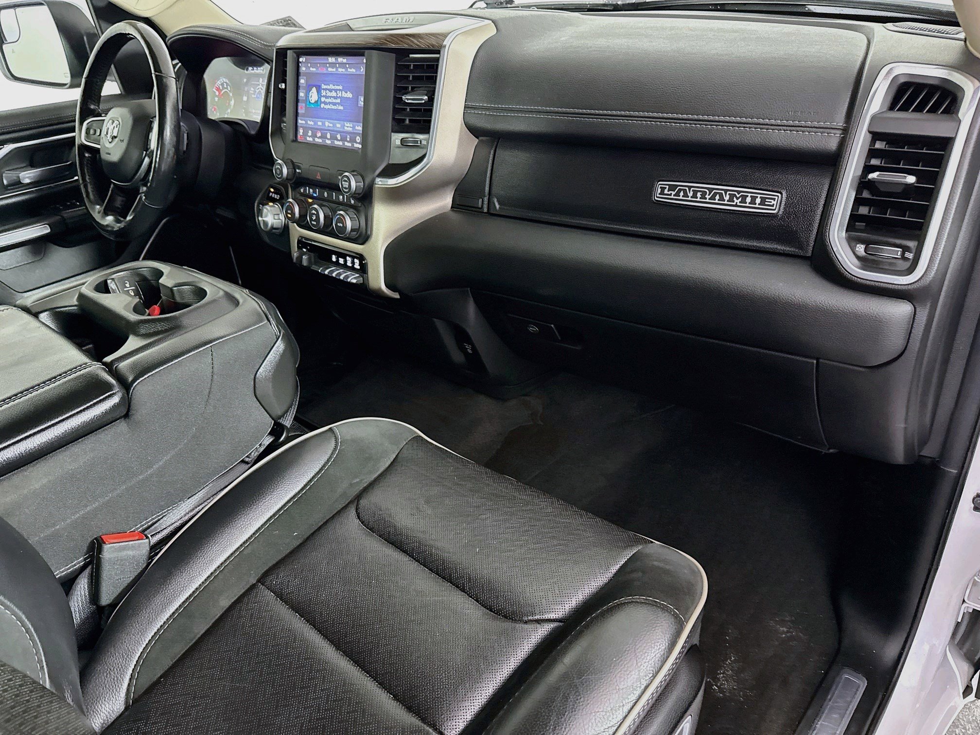 Used 2019 RAM 1500 Laramie AWD/4WD image 30