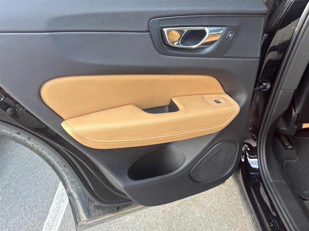 Used 2018 Volvo XC60 T5 Inscription w/ Convenience Package AWD/4WD image 15