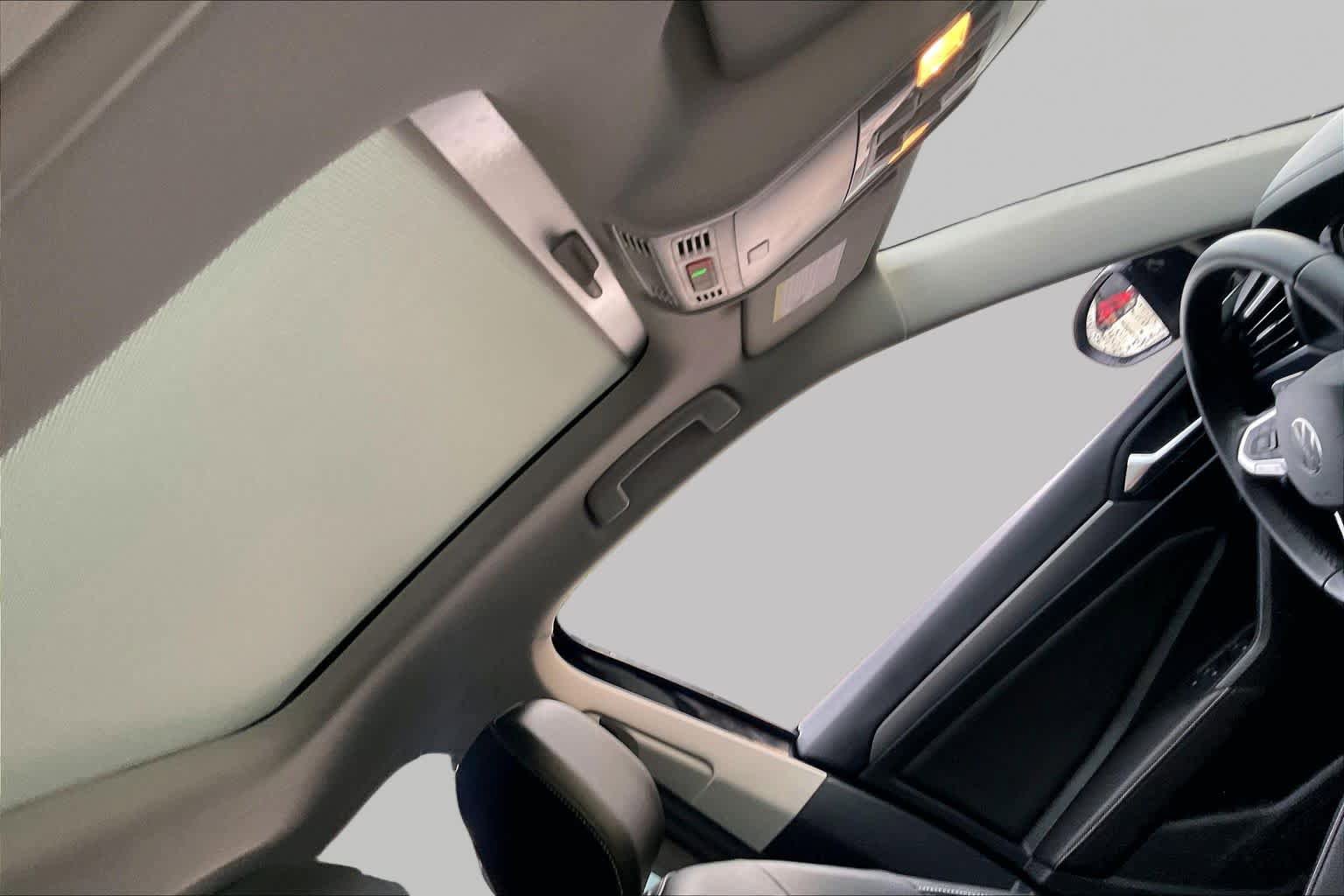 Used 2024 Volkswagen Jetta SE w/ Panoramic Sunroof Package FWD image 14
