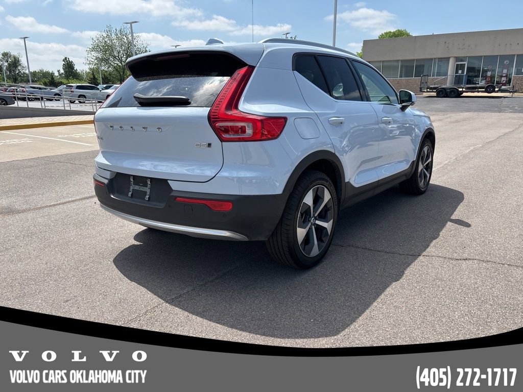 Used 2025 Volvo XC40 B5 Plus AWD/4WD image 4
