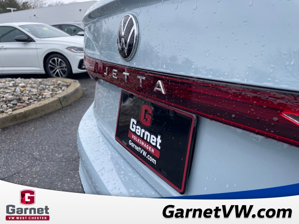 Certified 2025 Volkswagen Jetta SE w/ Sunroof Package image 31