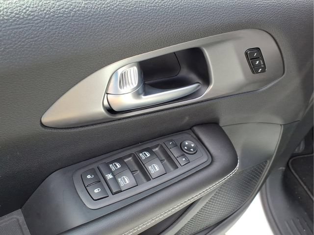 New 2026 Chrysler Pacifica Select AWD/4WD image 17