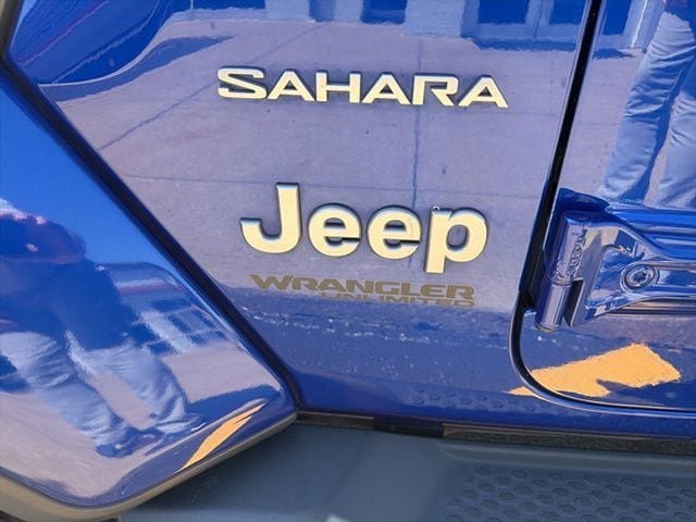 Used 2018 Jeep Wrangler Unlimited Sahara AWD/4WD image 7