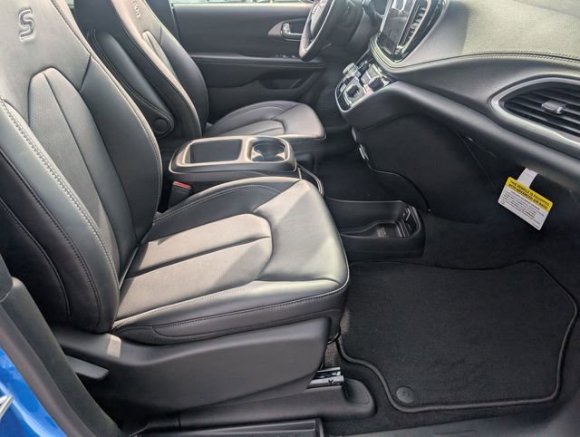 New 2026 Chrysler Pacifica Select image 30