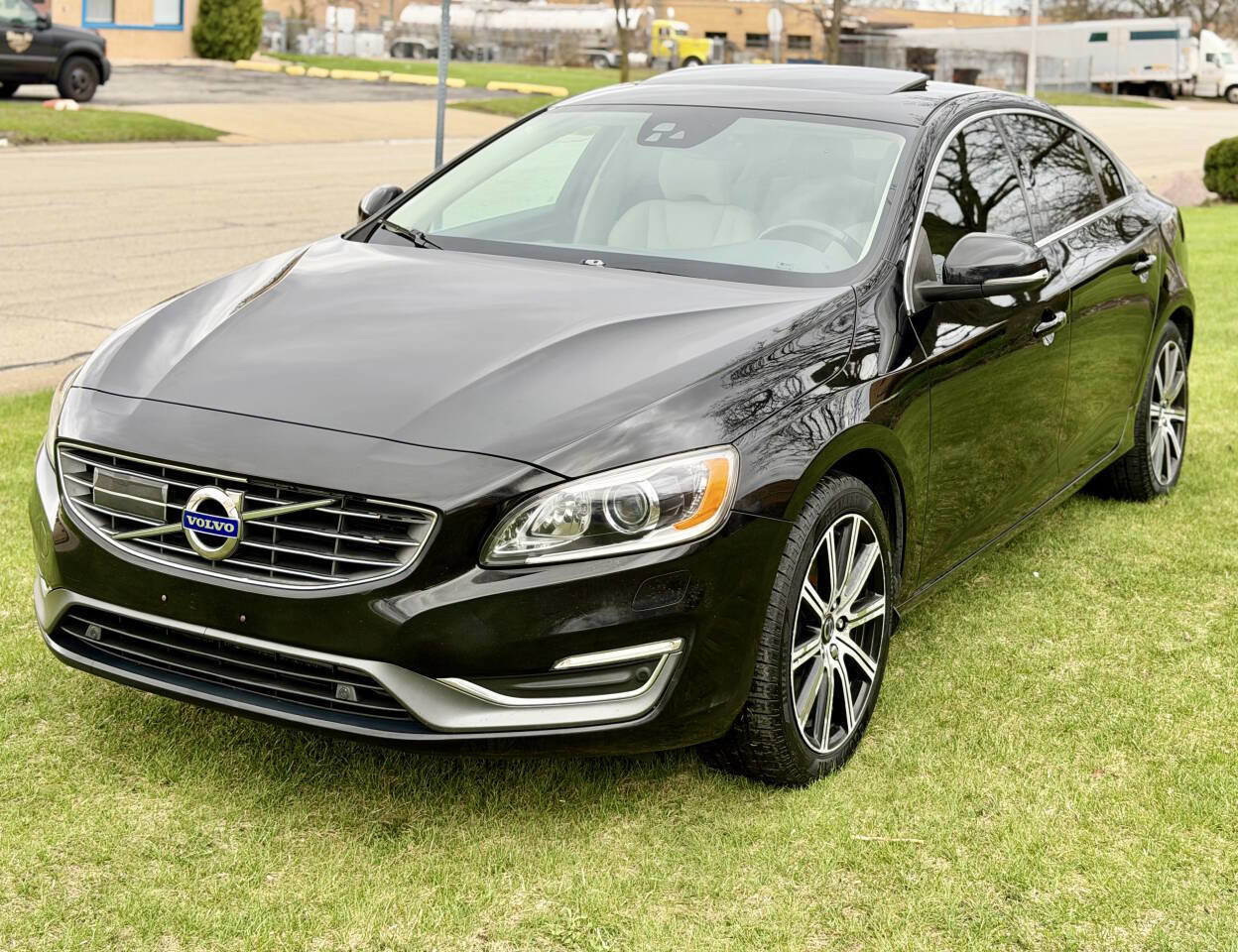 Used 2017 Volvo S60 T5 Inscription Platinum w/ Climate Package image 3