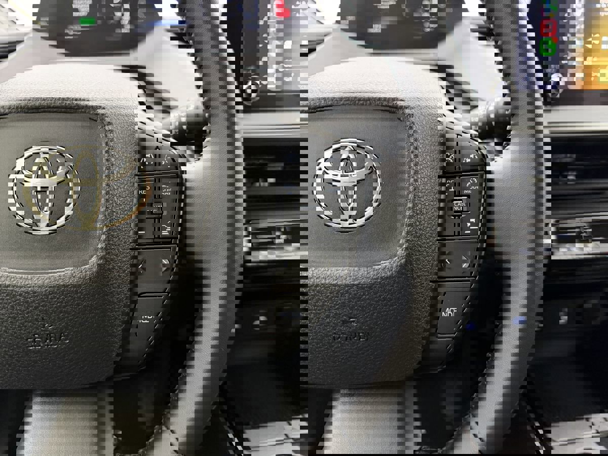 Used 2025 Toyota Prius LE image 14