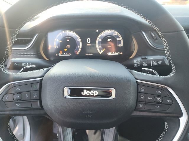 New 2025 Jeep Grand Cherokee Altitude image 11