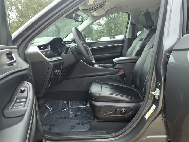 Used 2024 Jeep Grand Cherokee Limited w/ Black Appearance Package RWD image 14