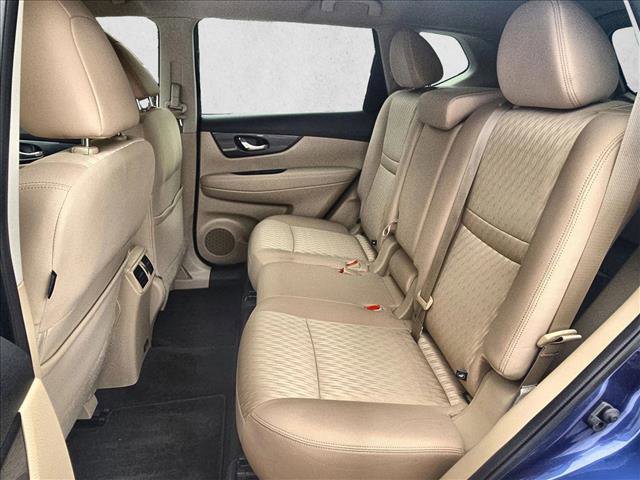 Used 2020 Nissan Rogue SV FWD image 18