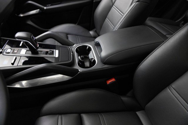 Used 2020 Porsche Cayenne Turbo image 30