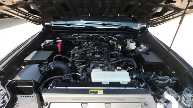 Used 2025 Toyota Tacoma TRD Sport AWD/4WD image 32