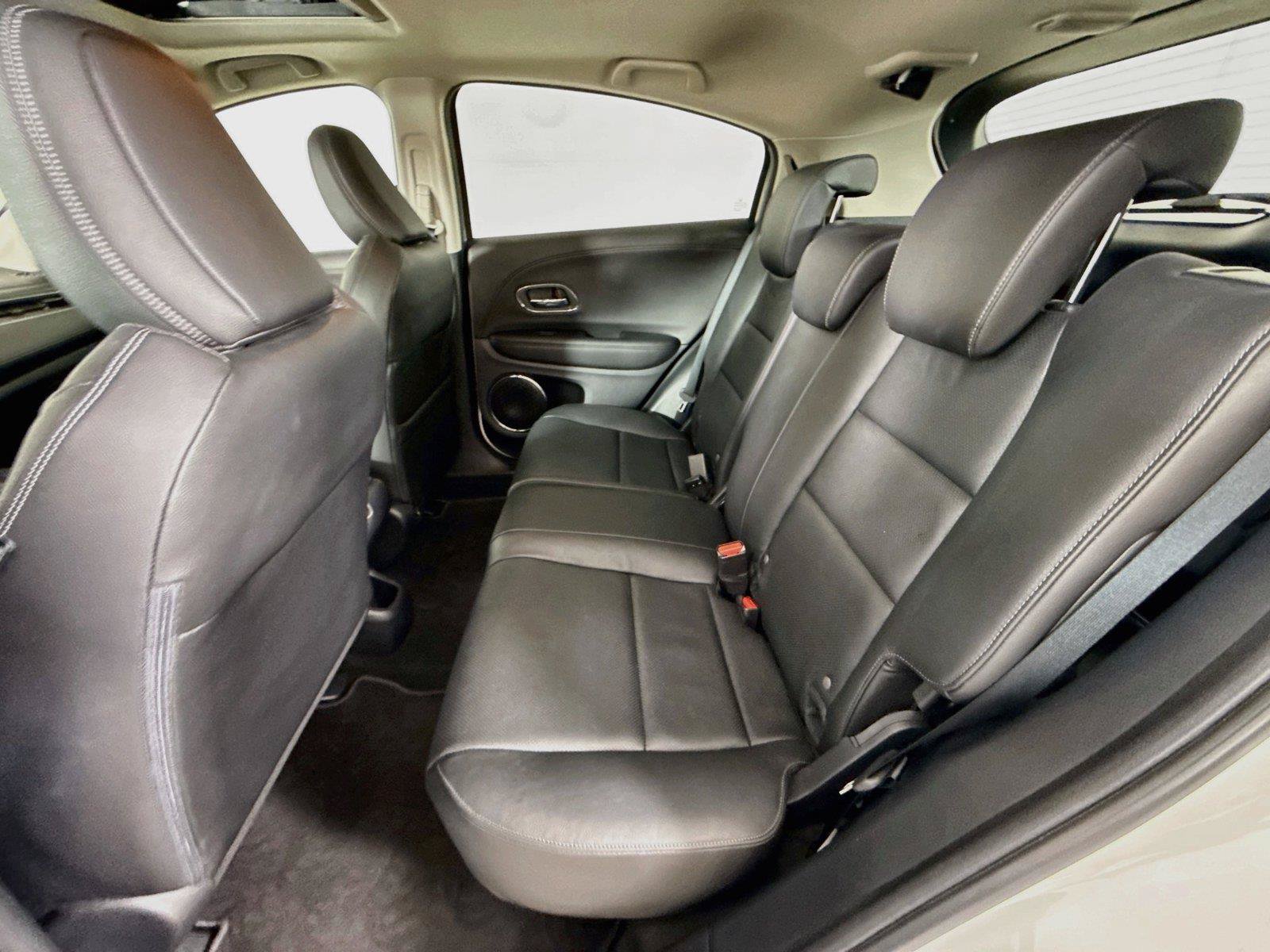 Used 2020 Honda HR-V Touring image 11