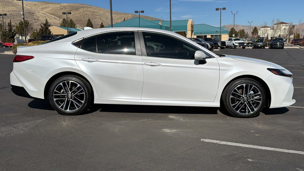 Used 2025 Toyota Camry XLE video 2