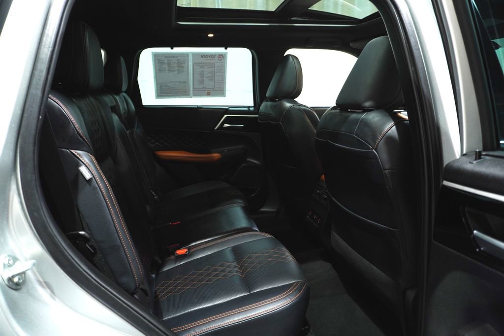 Used 2022 Mitsubishi Outlander SEL image 18