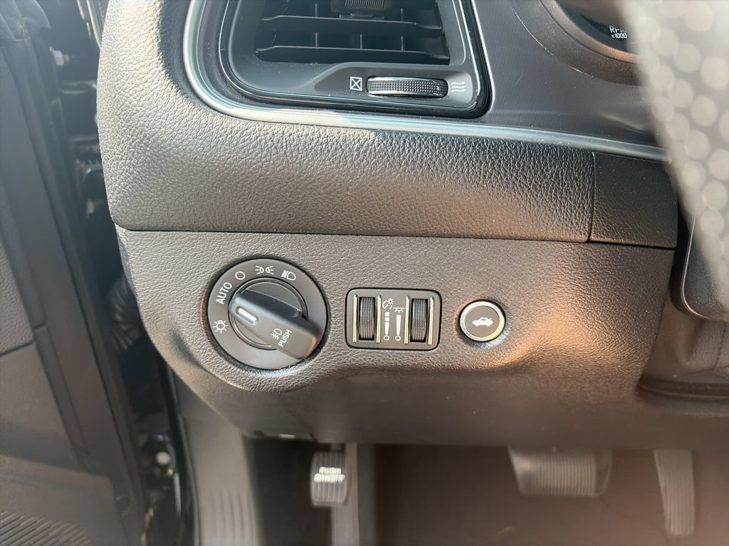 Used 2019 Dodge Challenger SXT w/ Blacktop Package RWD image 18